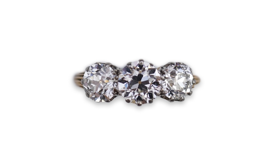 An attractive three-stone diamond ring, early 20th century